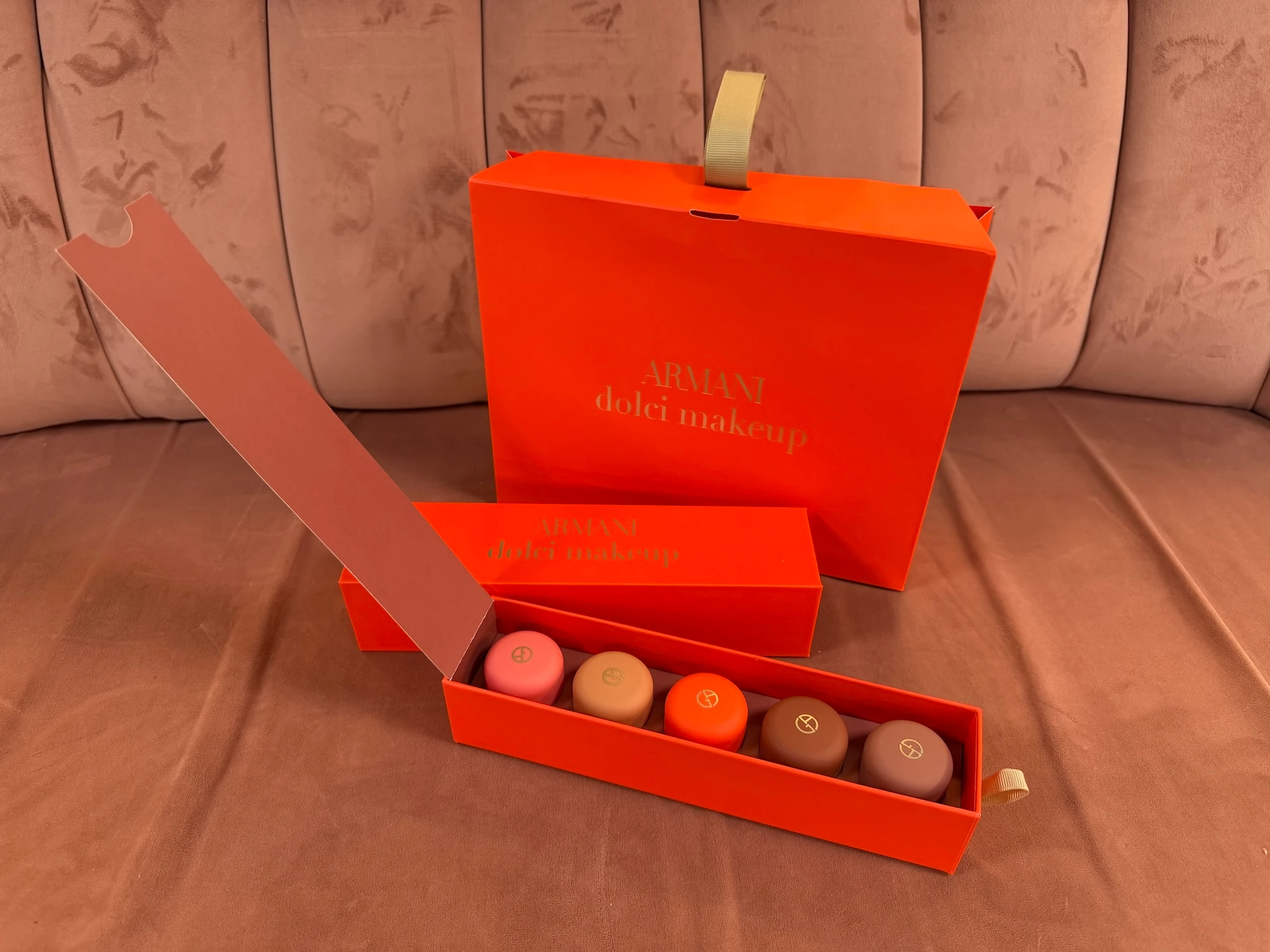 Armani — Dolci makeup, geopende verpakking met make-upselectie
