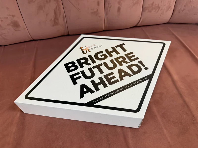 IT Cosmetics — Bright Future Ahead, gesloten doos