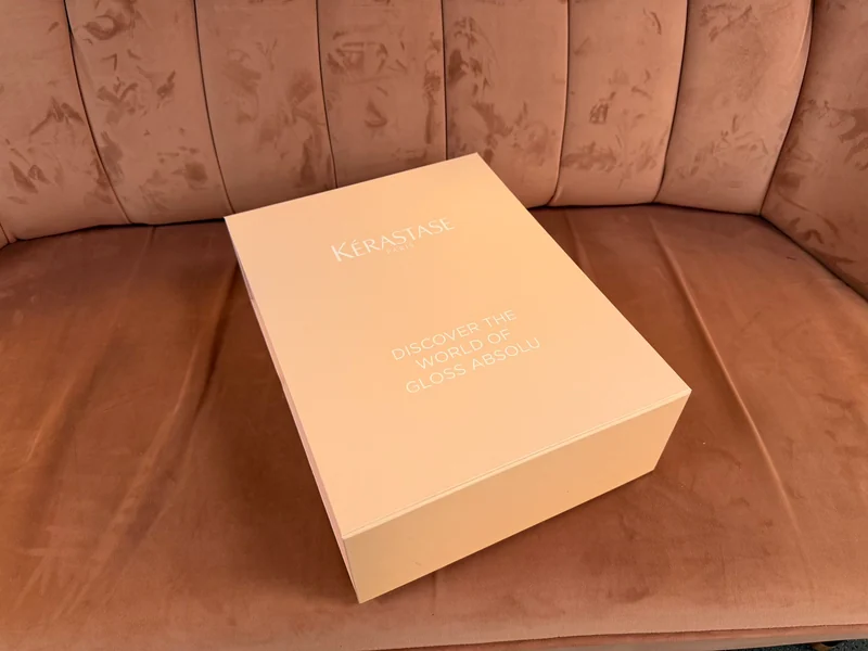Kérastase — Presentatiebox met spiegel, gesloten doos
